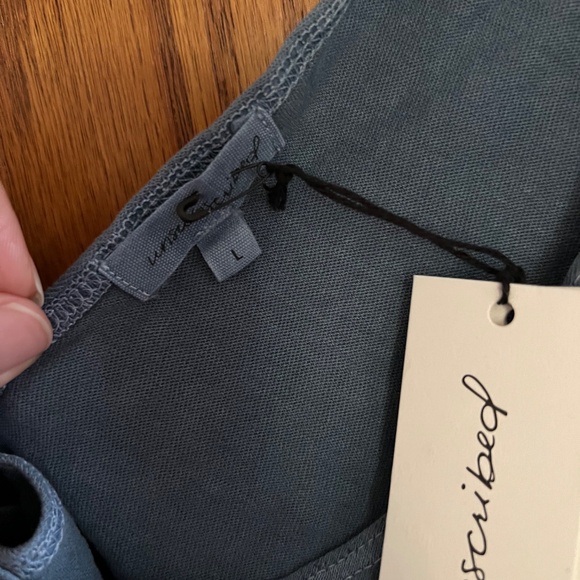 Beautiful top - Picture 2 of 2